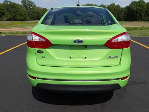 Used 2014 Ford Fiesta SE FWD image 4