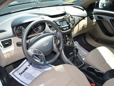 Used 2015 Hyundai Elantra SE w/ Option Group 02 FWD image 12
