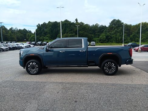 Used 2026 GMC Sierra 2500 Denali Ultimate w/ LPO, Black Badging Package AWD/4WD image 3