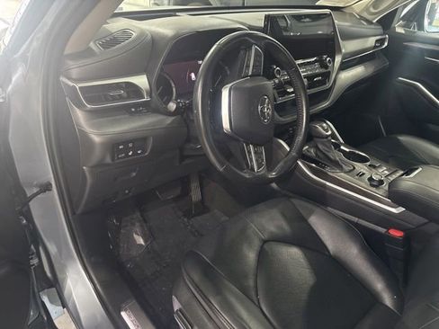 Used 2021 Toyota Highlander Platinum AWD/4WD image 11
