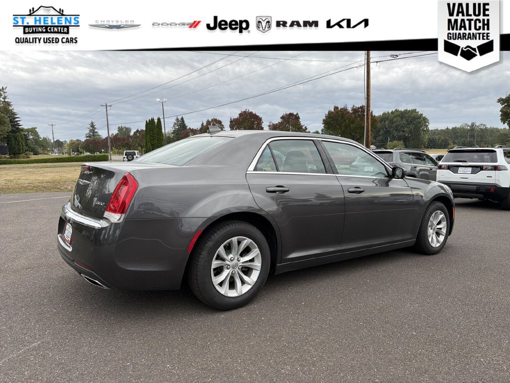 Used 2023 Chrysler 300 Touring w/ Safetytec Plus Group RWD image 8