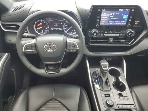 Used 2022 Toyota Highlander XSE AWD/4WD image 19