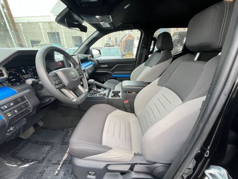 Used 2025 Toyota Tacoma TRD Off-Road image 24