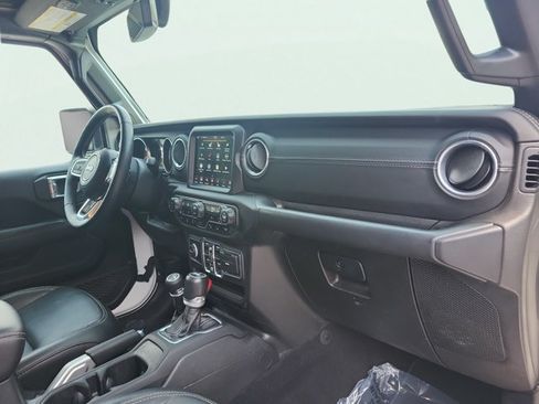 Used 2020 Jeep Wrangler Unlimited Sahara AWD/4WD image 20