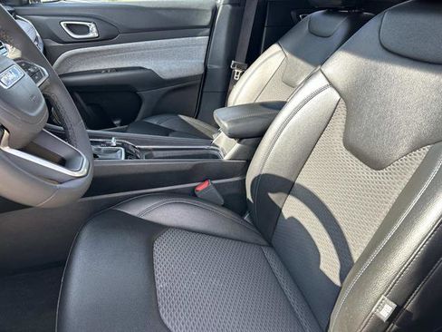 Used 2024 Jeep Compass Latitude image 24