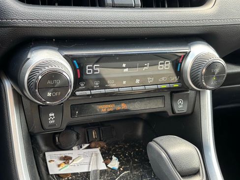 Used 2021 Toyota RAV4 XLE image 11