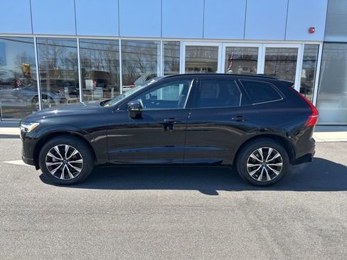 Certified 2025 Volvo XC60 B5 Plus image 2