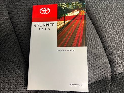 Used 2025 Toyota 4Runner SR5 AWD/4WD image 34