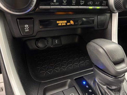 Used 2021 Toyota RAV4 LE FWD image 41
