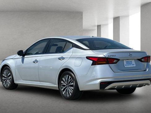 Used 2024 Nissan Altima 2.5 SV FWD image 6