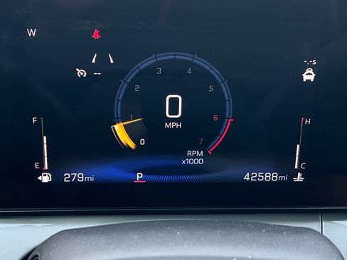 Used 2025 Chevrolet Trax LT FWD image 26