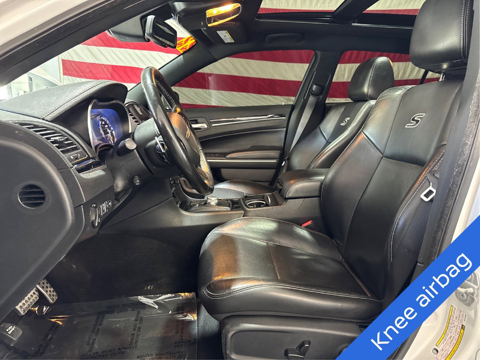 Used 2022 Chrysler 300 S w/ Comfort Group RWD image 9