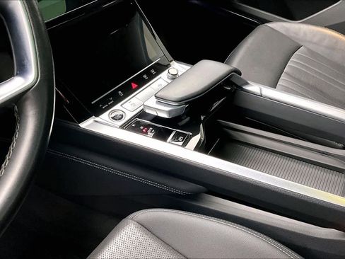 Used 2024 Audi Q8 e-tron Premium Plus w/ Premium Plus Package image 15