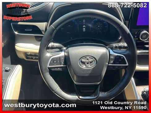 Used 2023 Toyota Highlander Limited AWD/4WD image 16