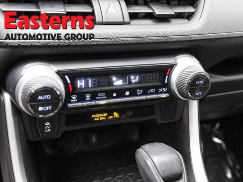 Used 2021 Toyota RAV4 LE image 20