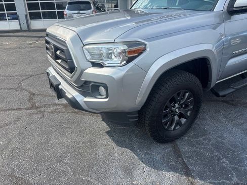 Used 2020 Toyota Tacoma SR5 AWD/4WD image 8