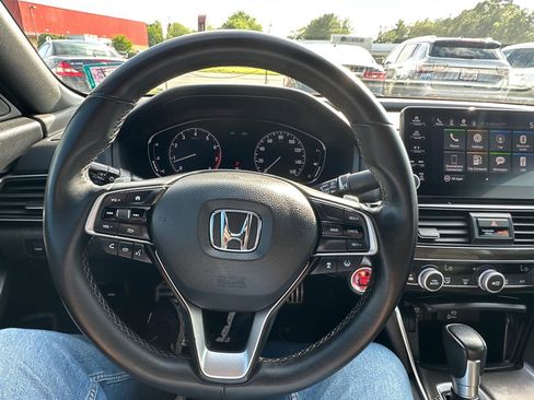 Used 2018 Honda Accord Sport image 11