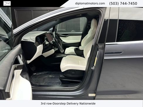 Used 2018 Tesla Model X 75D image 17