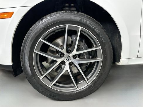Certified 2023 Porsche Macan image 11