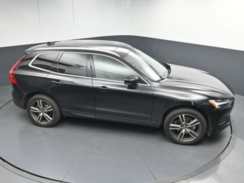 Used 2021 Volvo XC60 T5 Momentum w/ Premium Package image 32