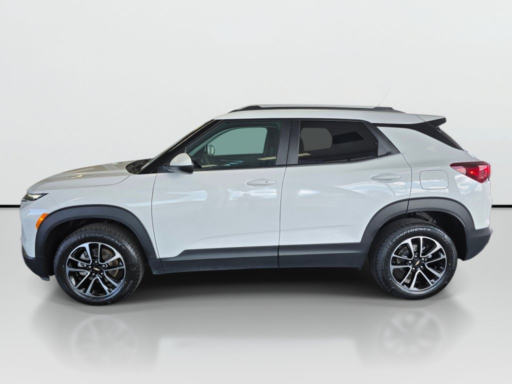 Used 2025 Chevrolet TrailBlazer LT AWD/4WD image 2