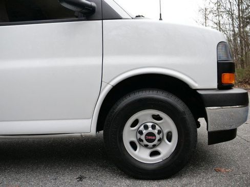 Used 2017 GMC Savana 2500 image 29