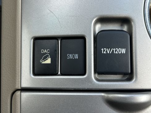 Used 2012 Toyota Highlander SE w/ Tow Pkg AWD/4WD image 32