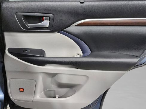 Used 2015 Toyota Highlander Limited w/ Driver Technology Package image 31