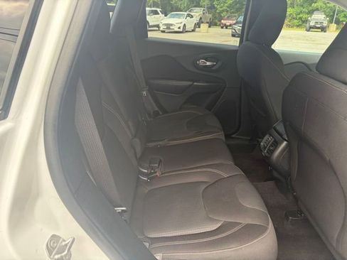 Used 2016 Jeep Cherokee Latitude AWD/4WD image 22