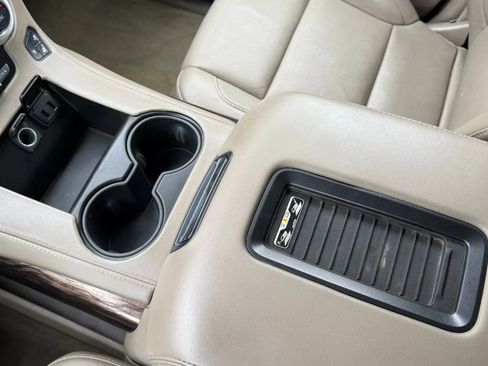 Used 2016 GMC Yukon XL SLT image 22