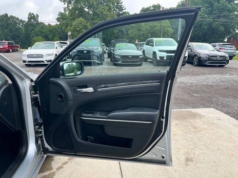 Used 2020 Chrysler 300 Touring L w/ Value Package AWD/4WD image 10