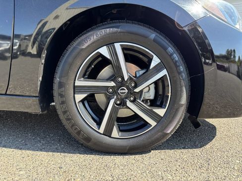 Used 2024 Nissan Sentra SV FWD image 9