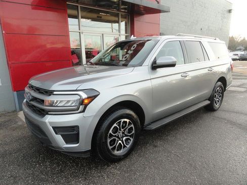 Used 2023 Ford Expedition Max XLT image 2