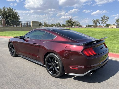 Used 2018 Ford Mustang GT w/ Black Accent Pkg RWD image 3