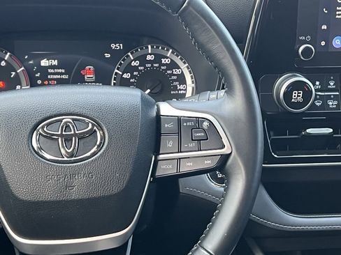Certified 2023 Toyota Highlander LE image 22