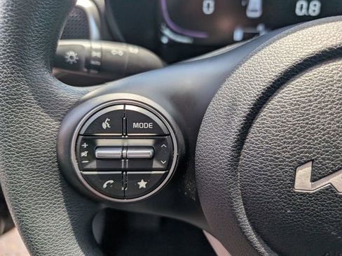 Used 2023 Kia Soul LX w/ LX Technology Package FWD image 16