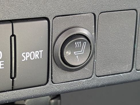 Used 2013 Toyota RAV4 XLE image 19