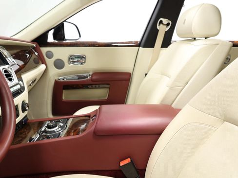 Used 2013 Rolls-Royce Ghost RWD image 21