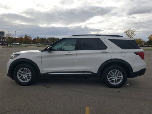 Used 2025 Ford Explorer Active image 4
