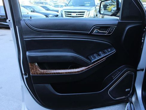 Used 2016 Chevrolet Suburban LTZ RWD image 5