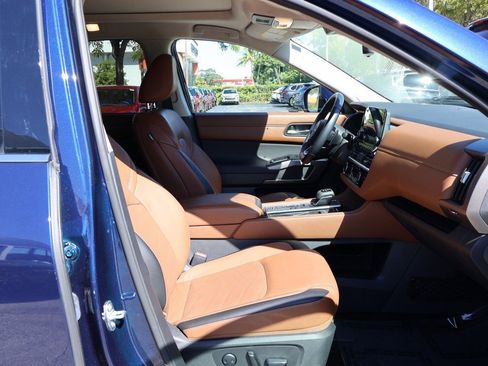 Used 2024 Nissan Pathfinder Platinum w/ Cargo Package image 35