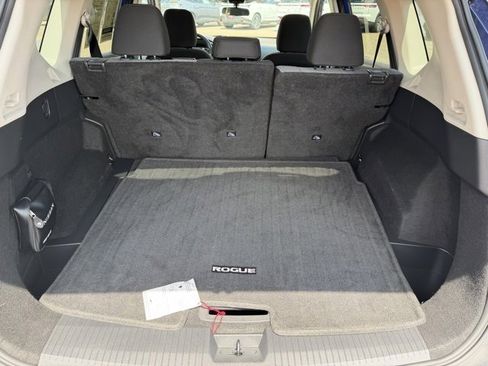 Certified 2022 Nissan Rogue SV image 9