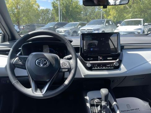 Used 2026 Toyota Corolla SE FWD image 11