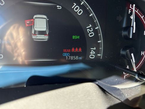 Used 2025 Toyota RAV4 XLE image 42