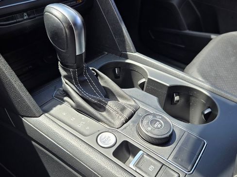 Used 2022 Volkswagen Atlas Cross Sport SE image 21