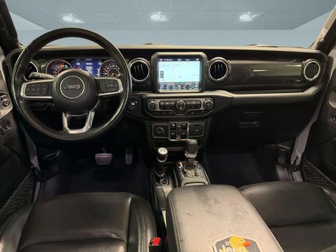 Used 2022 Jeep Wrangler Unlimited Sahara AWD/4WD image 15