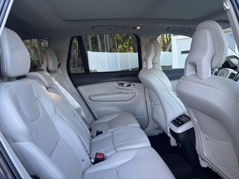 Used 2020 Volvo XC90 T6 Momentum w/ Protection Package Premier image 19