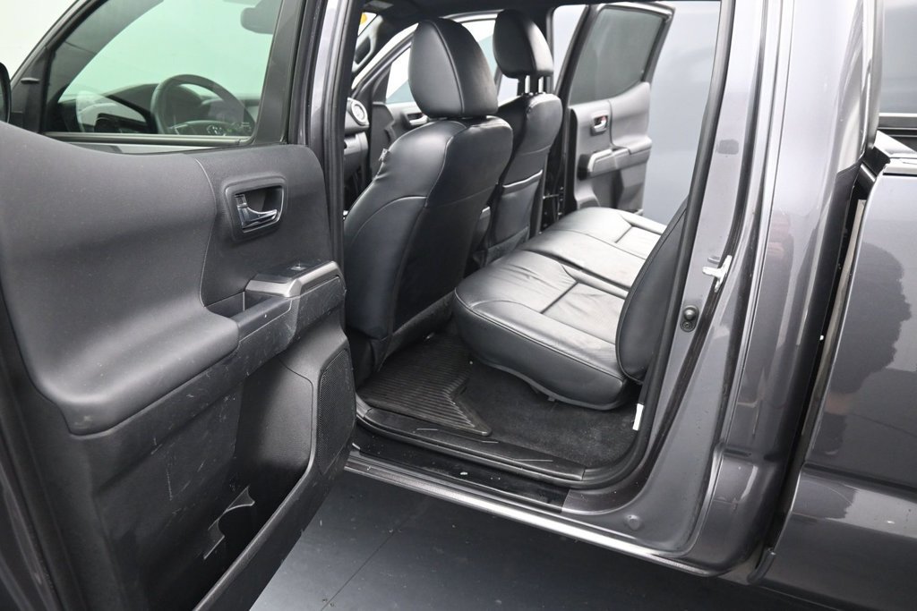 Used 2023 Toyota Tacoma TRD Sport w/ TRD Premium Sport Package AWD/4WD image 15