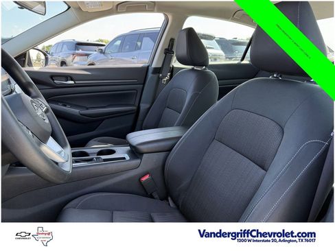 Used 2025 Nissan Altima 2.5 SV FWD image 21