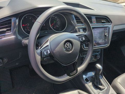 Used 2021 Volkswagen Tiguan SE w/ Panoramic Sunroof Package AWD/4WD image 18
